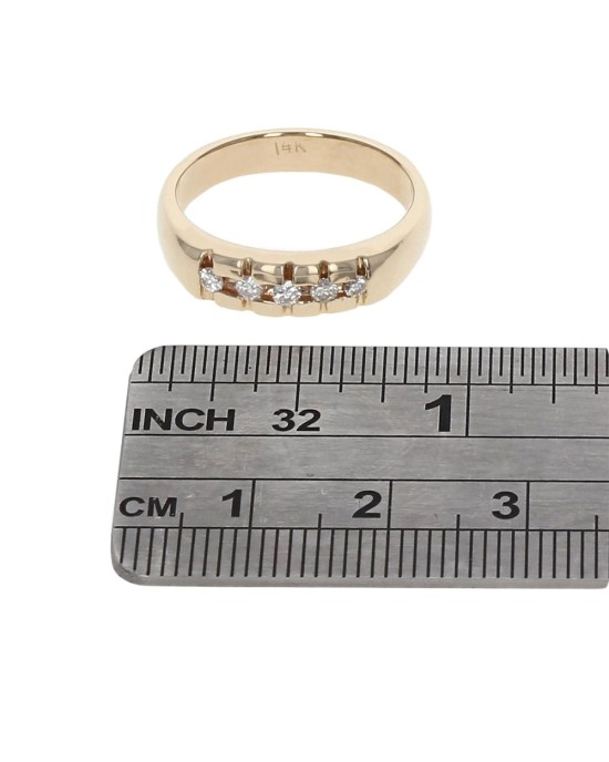 5 Stone Diamod Tapered Band in Yellow Gold